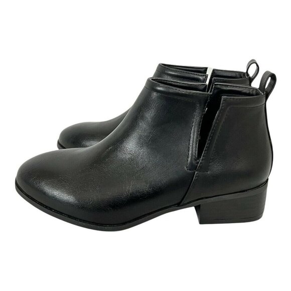 Torrid Womens Size 6.5 Wide Black Faux Leather V-Cut Ankle Boot - Picture 4 of 7